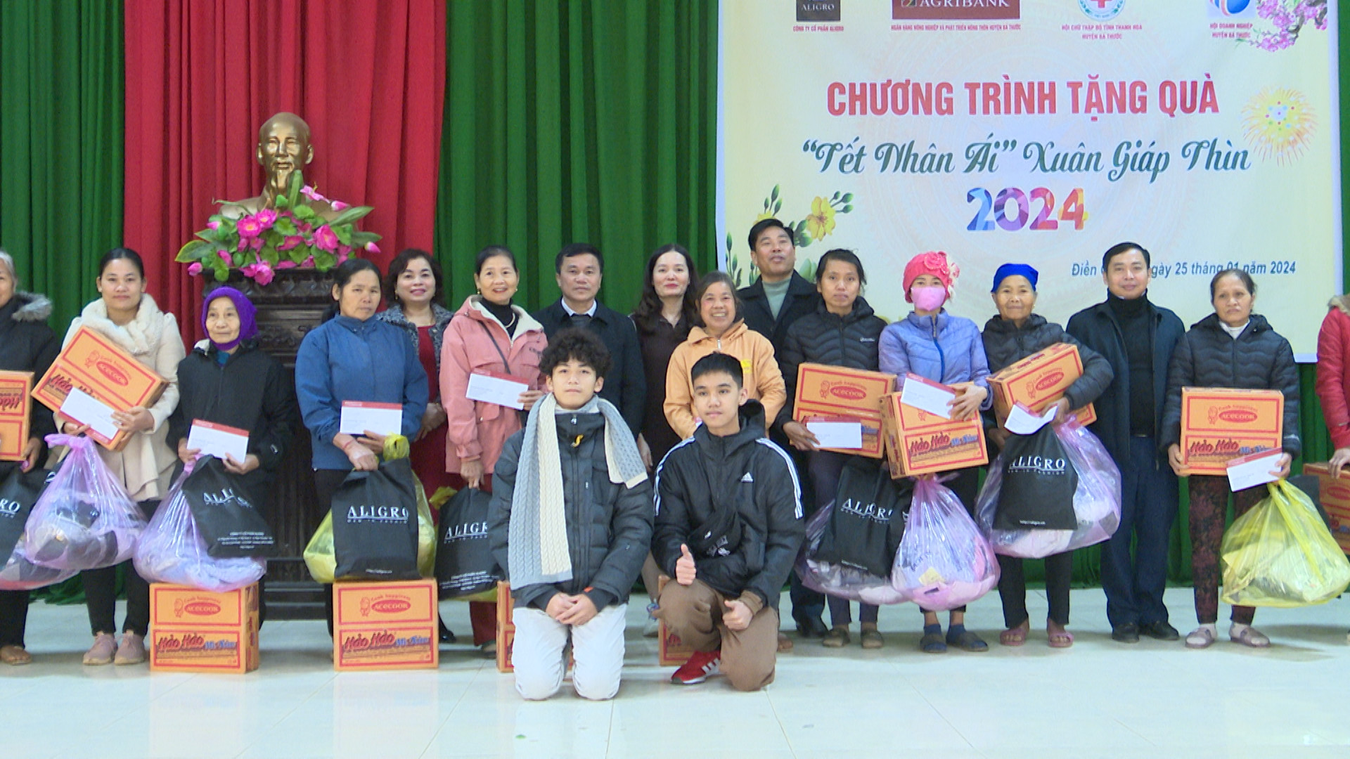 Red Cross Ba Thuoc charity work 2